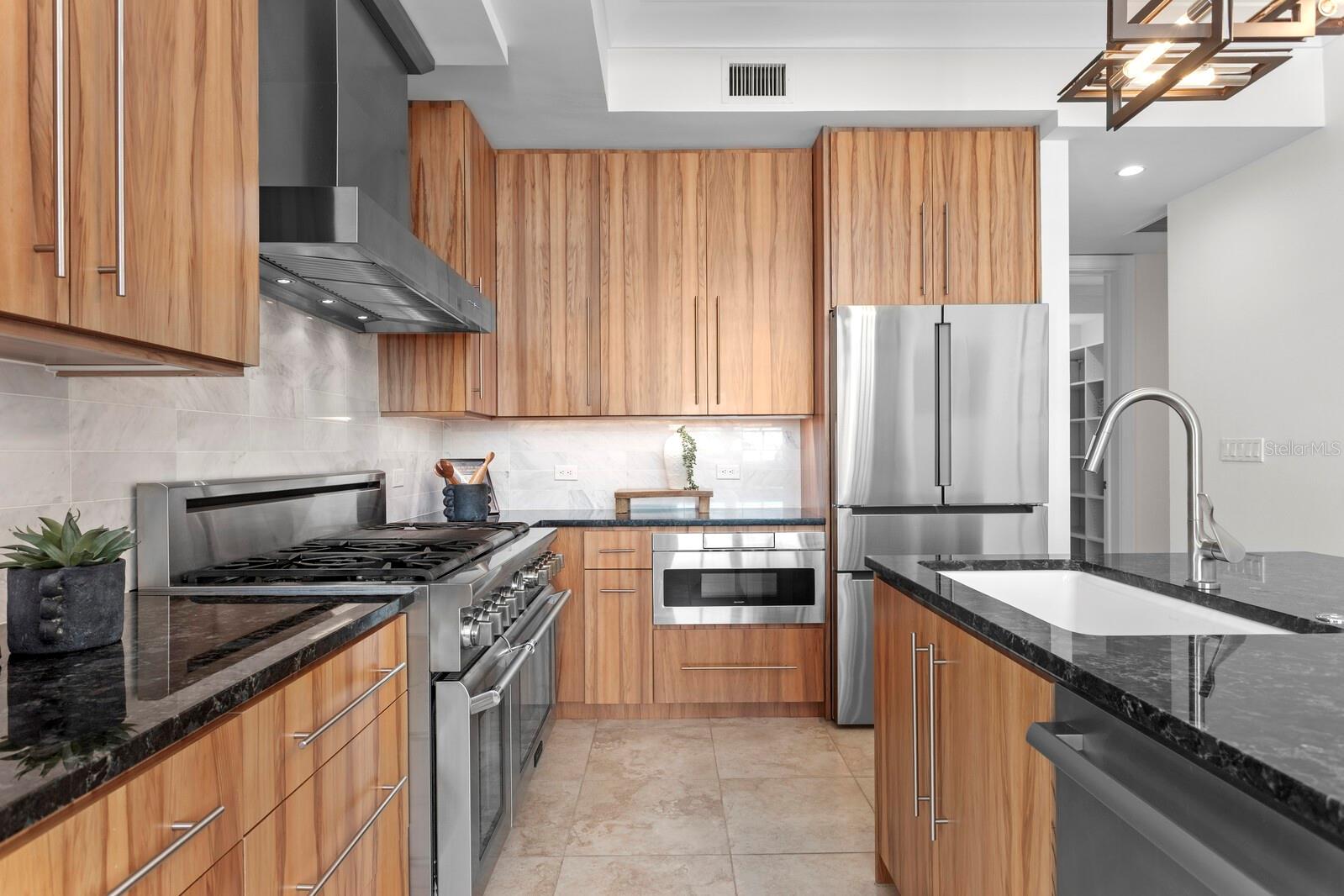 A4666660 Property Photo
