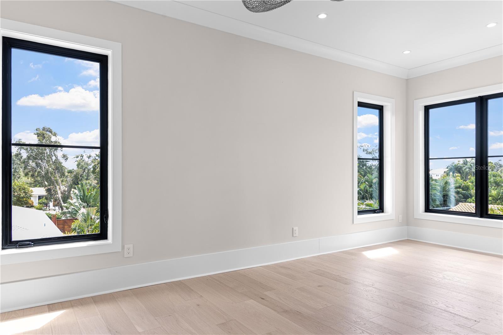 TB8432569 Property Photo