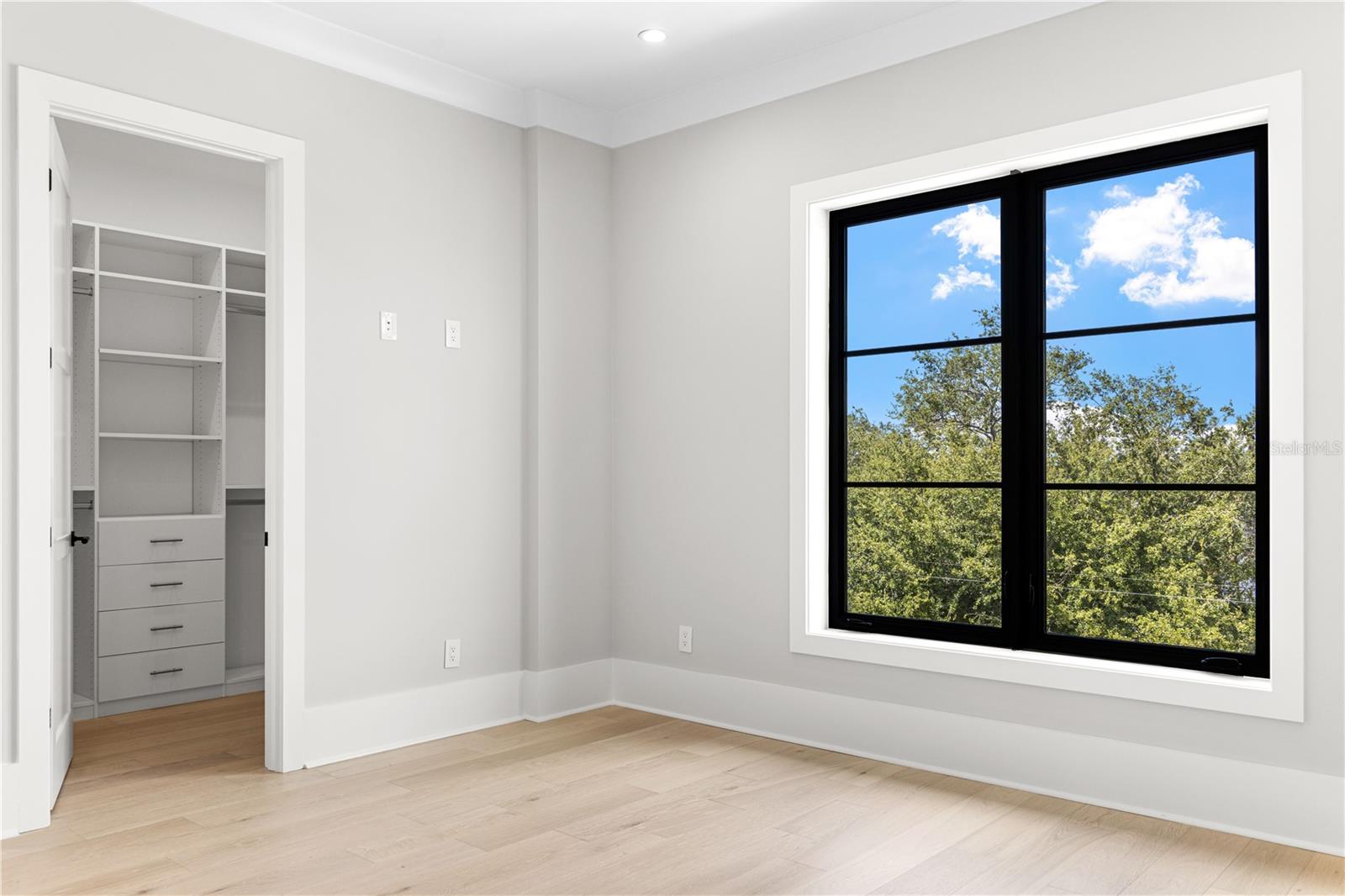 TB8432569 Property Photo