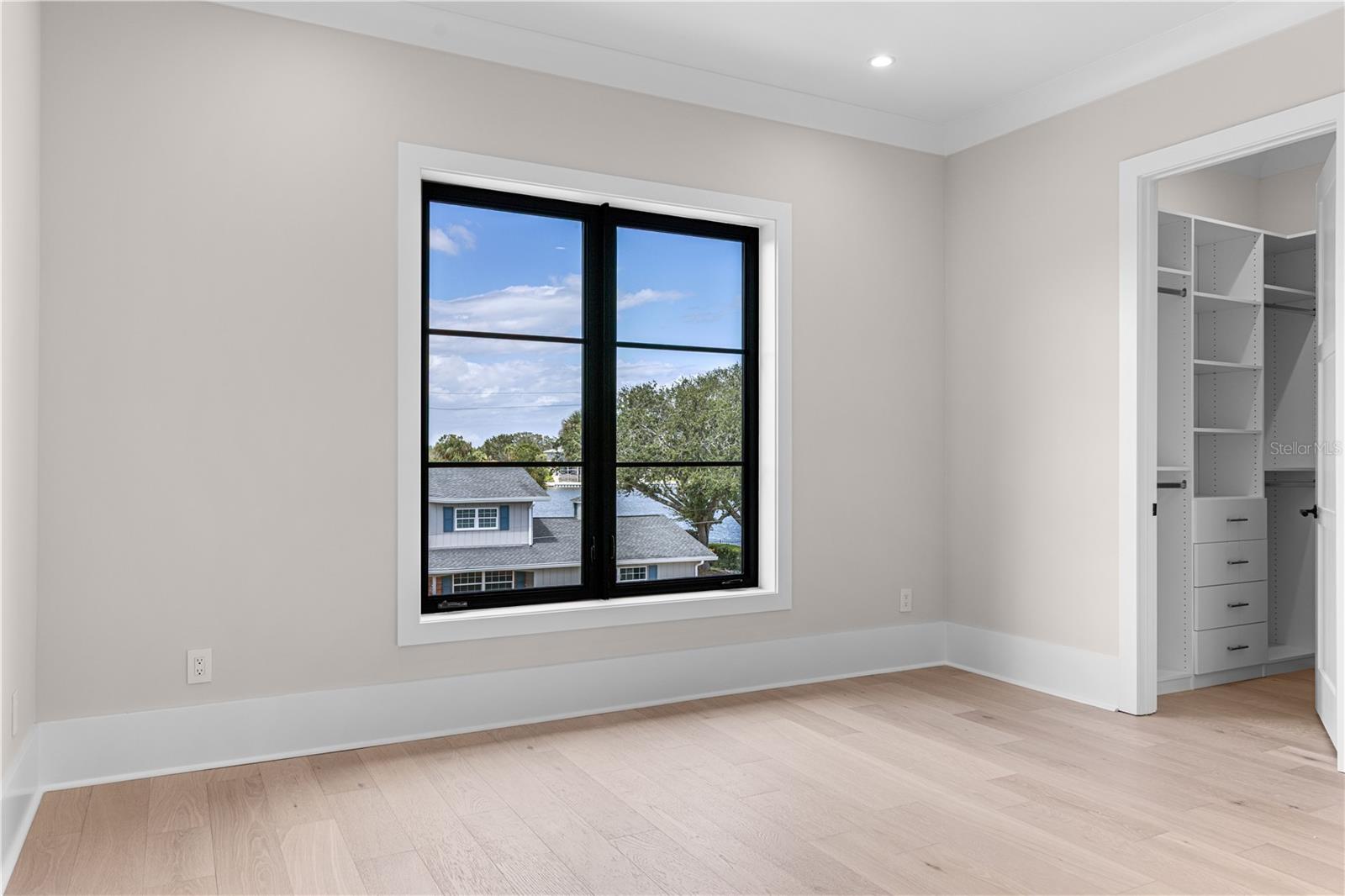 TB8432569 Property Photo