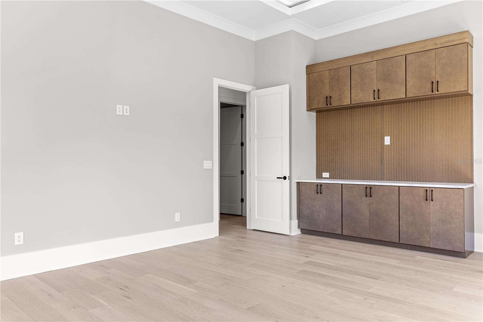 TB8432569 Property Photo