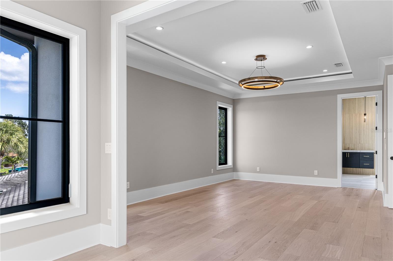 TB8432569 Property Photo