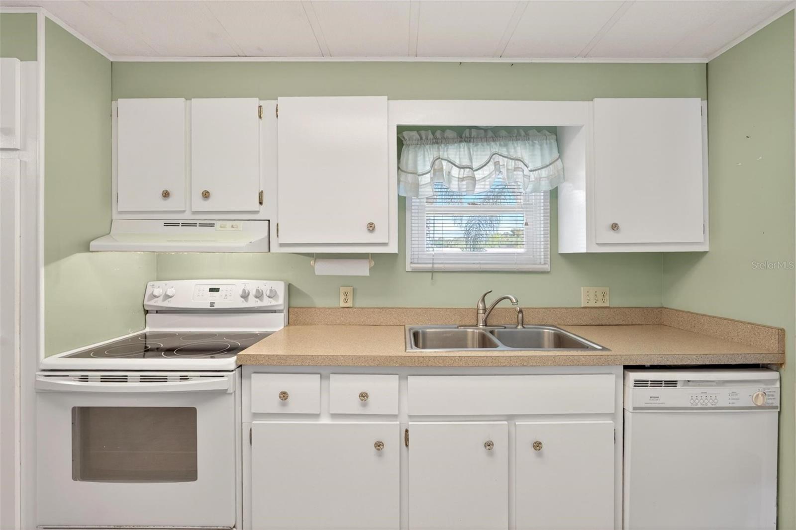 1014 SOUTHLAND DR, TAVARES, FL, 32778