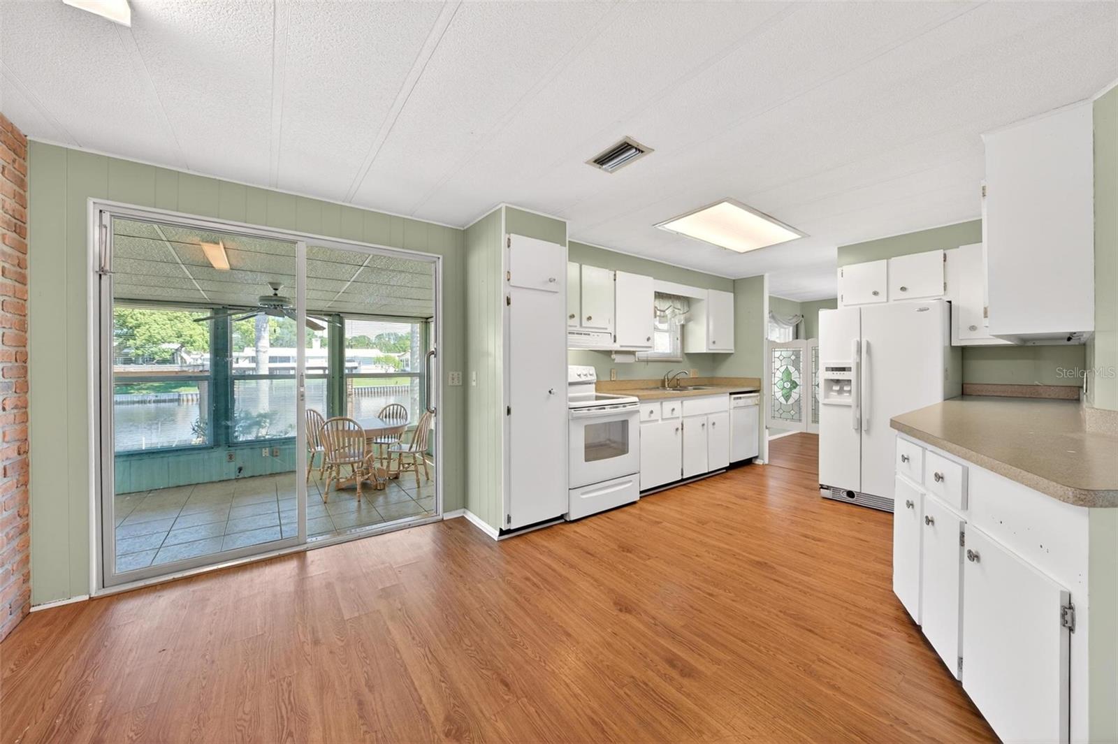 1014 SOUTHLAND DR, TAVARES, FL, 32778