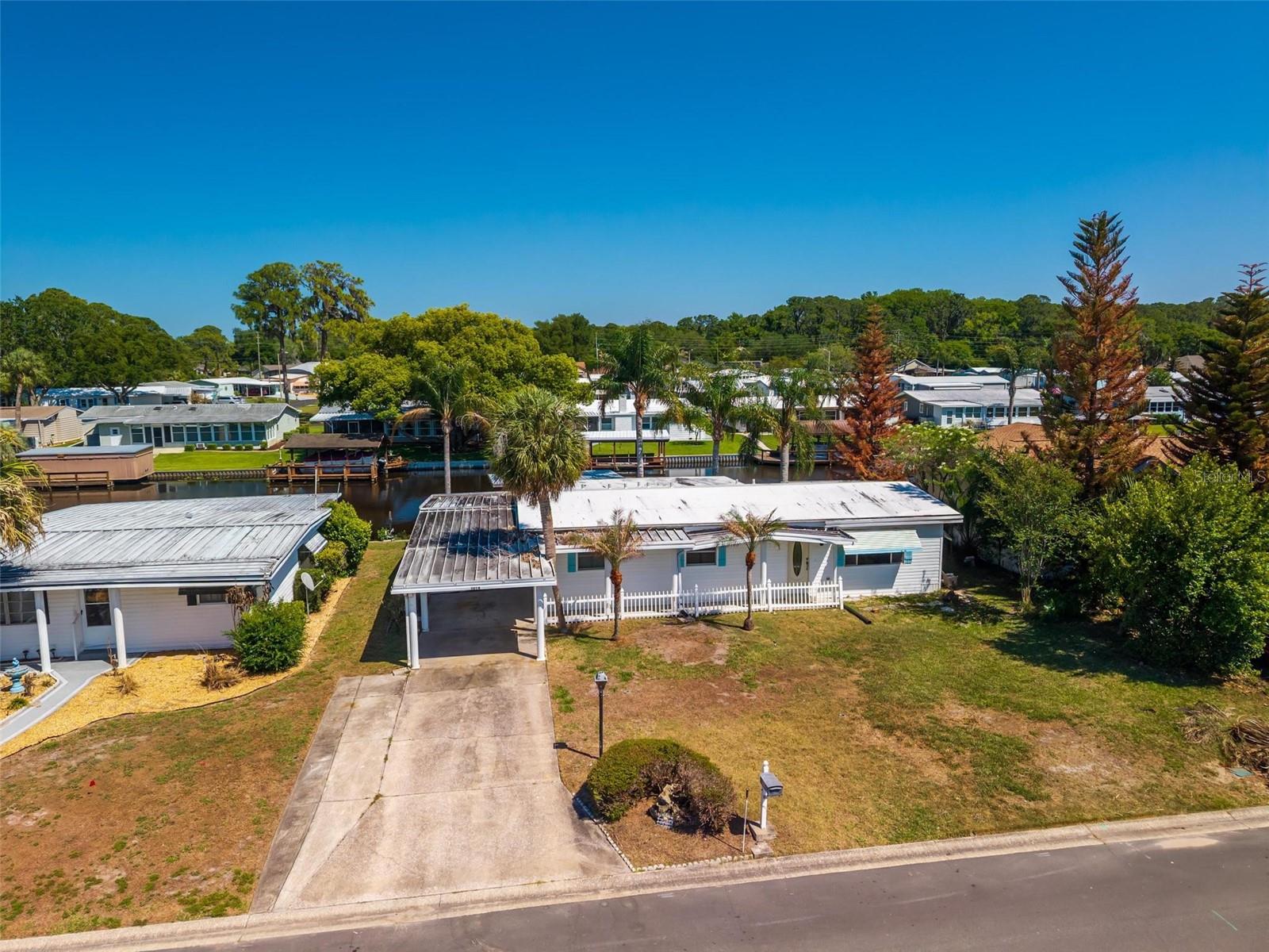 1014 SOUTHLAND DR, TAVARES, FL, 32778