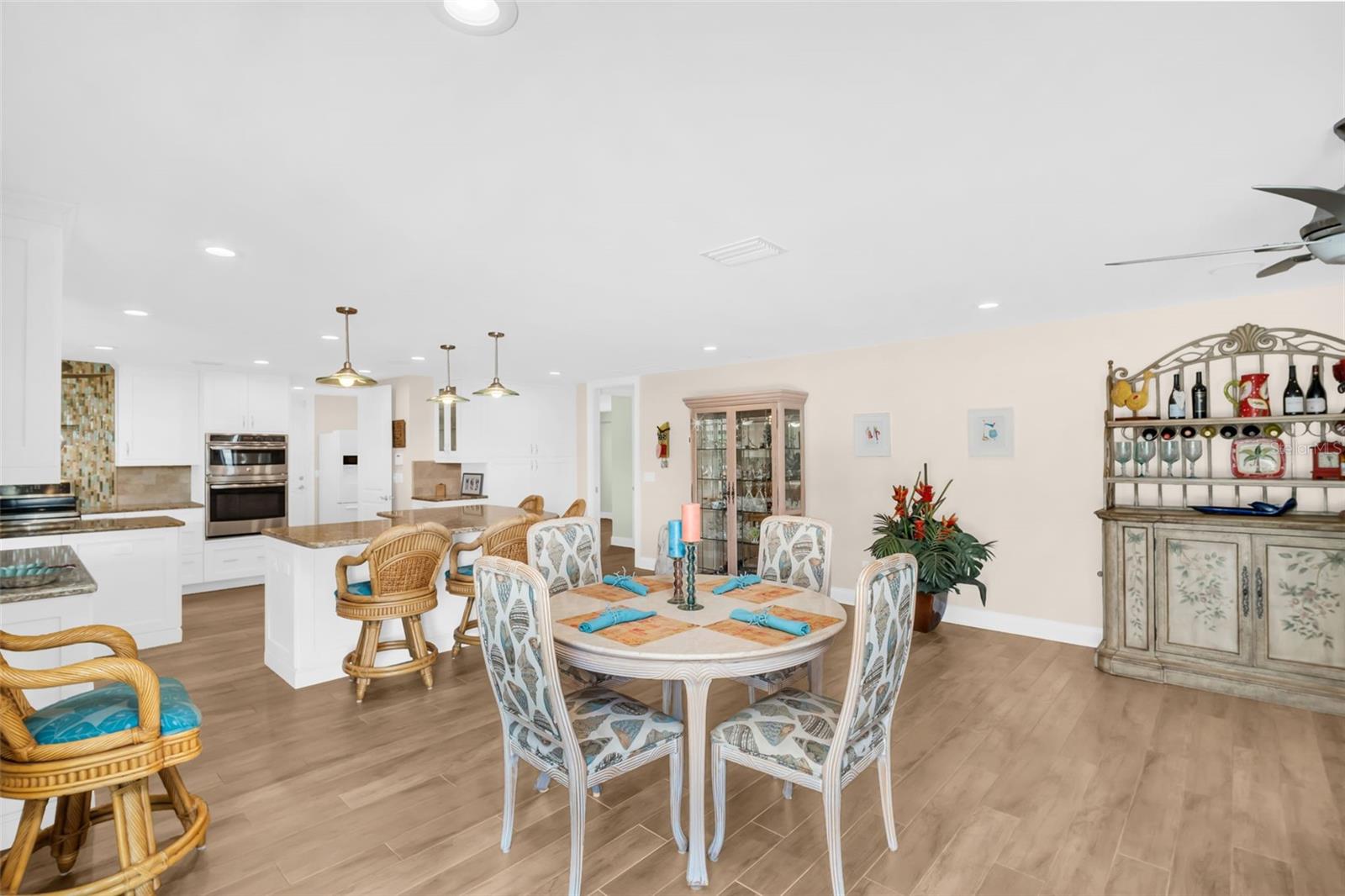 TB8432607 Property Photo