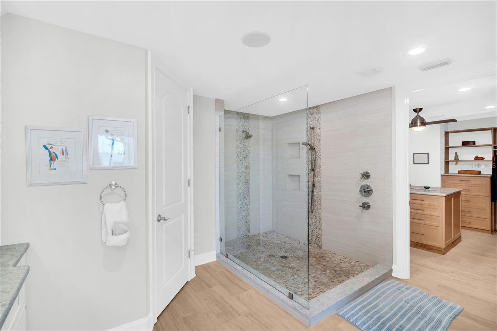 TB8432607 Property Photo