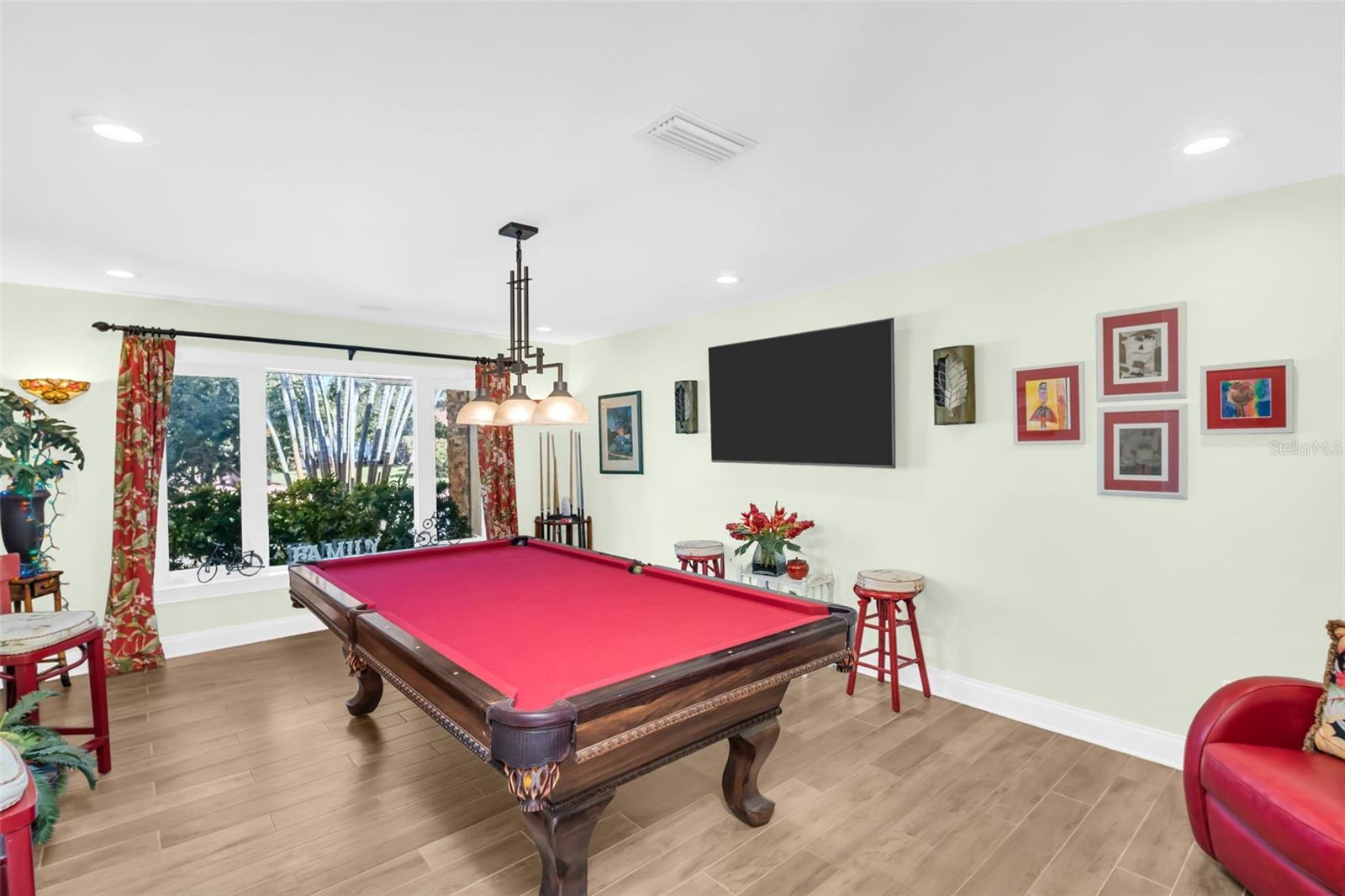 TB8432607 Property Photo