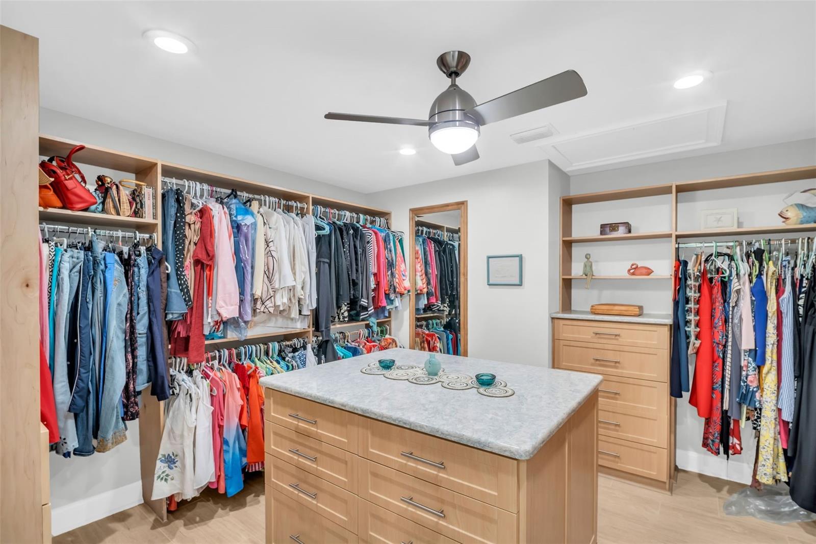 TB8432607 Property Photo