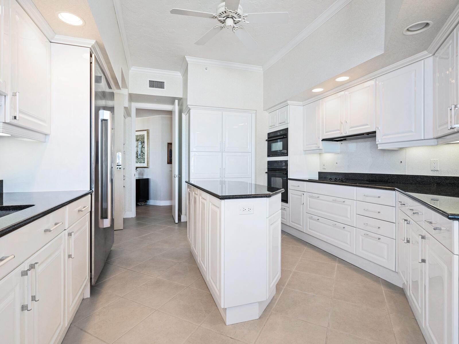 1281 GULF OF MEXICO DR #704, LONGBOAT KEY, FL, 34228