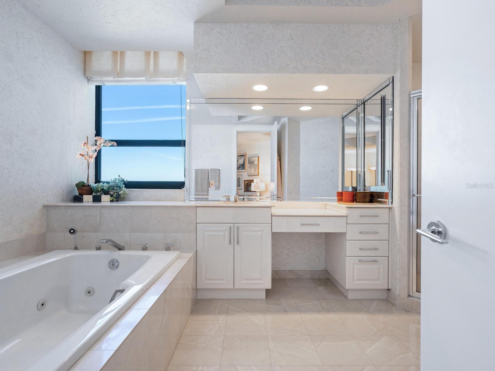 1281 GULF OF MEXICO DR #704, LONGBOAT KEY, FL, 34228