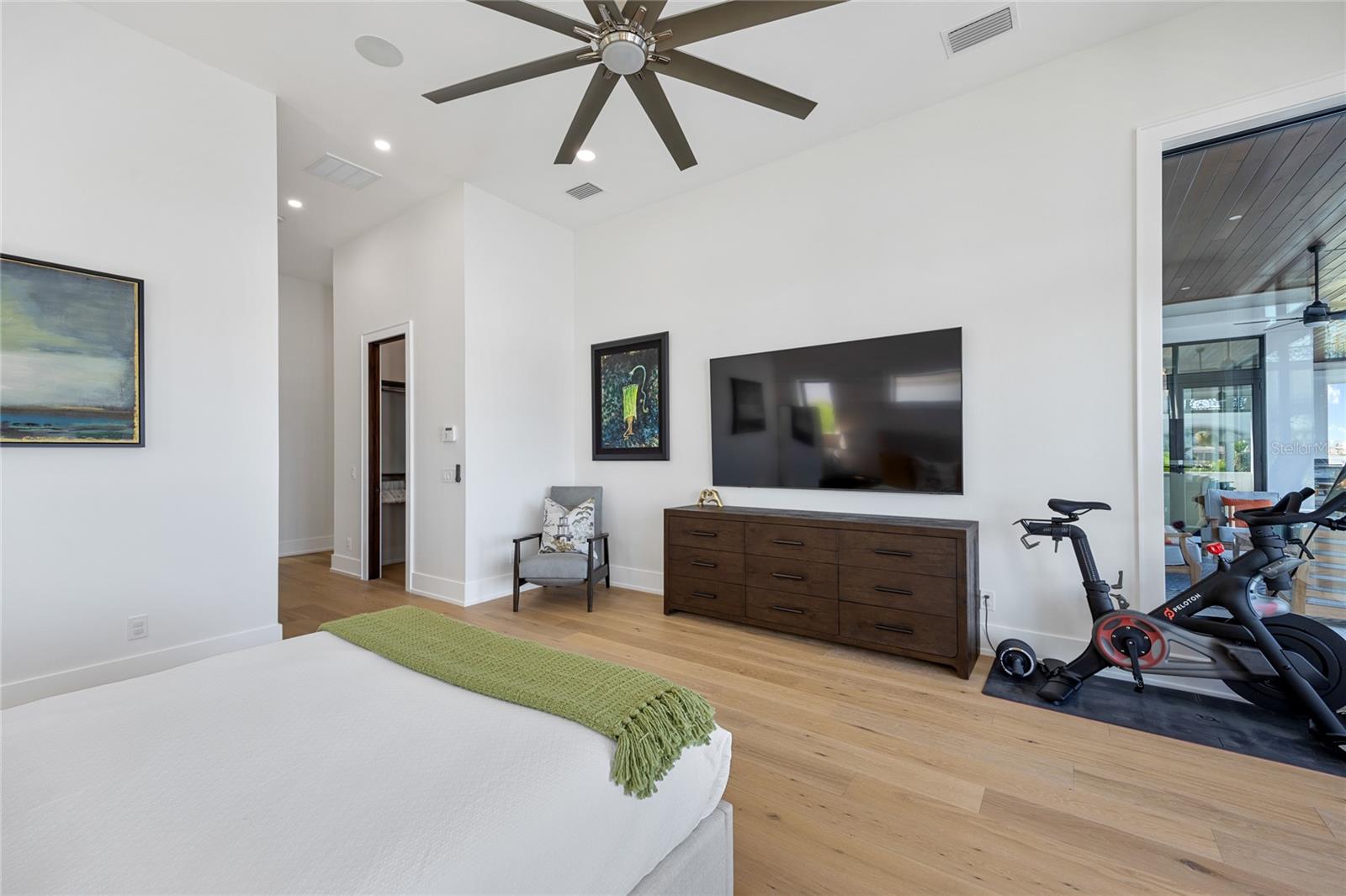 TB8432616 Property Photo