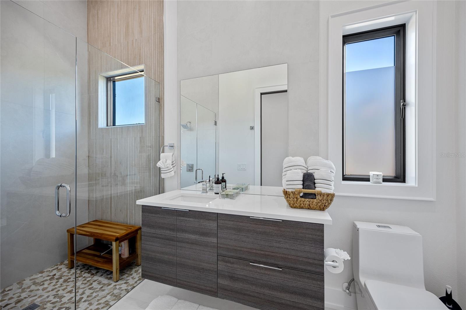 TB8432616 Property Photo