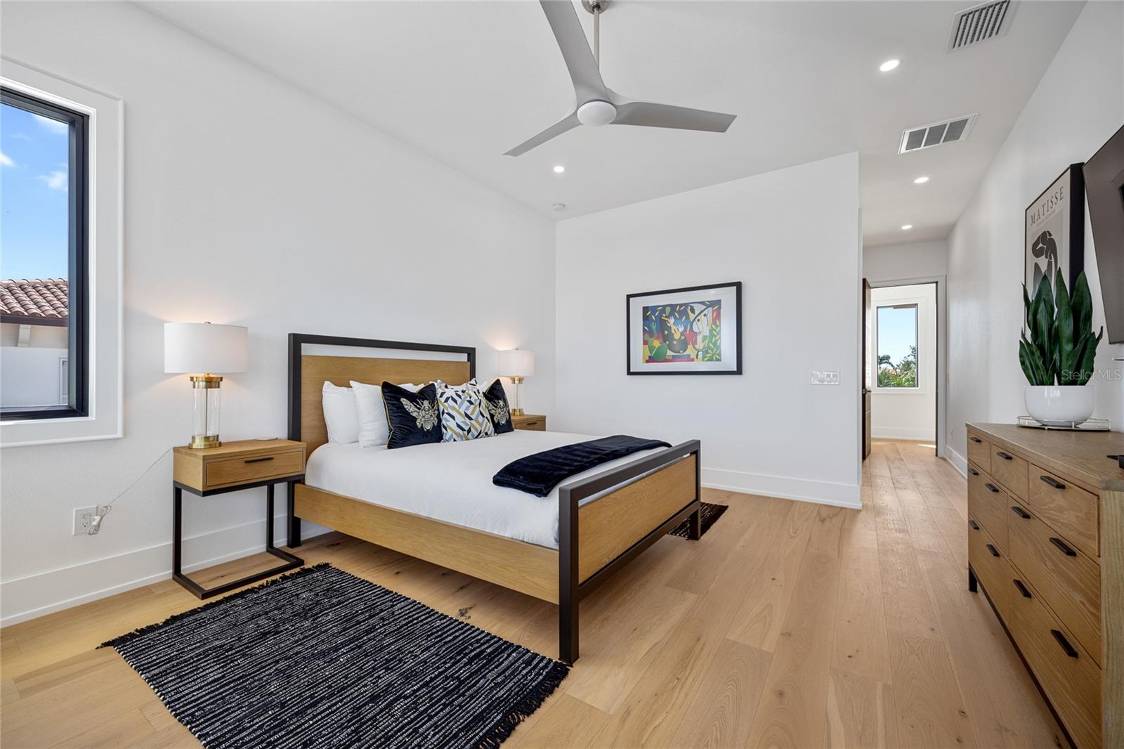 TB8432616 Property Photo