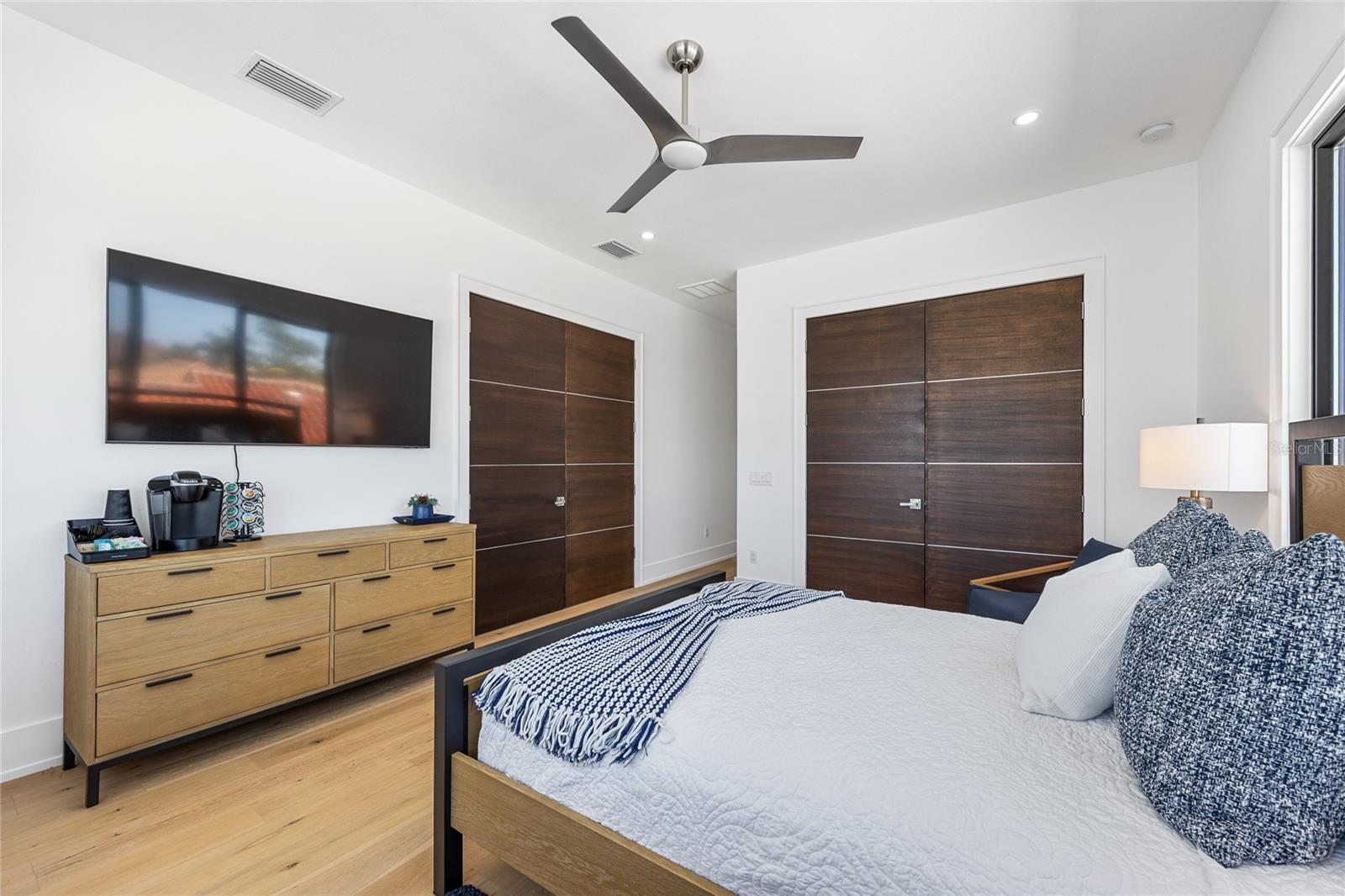 TB8432616 Property Photo