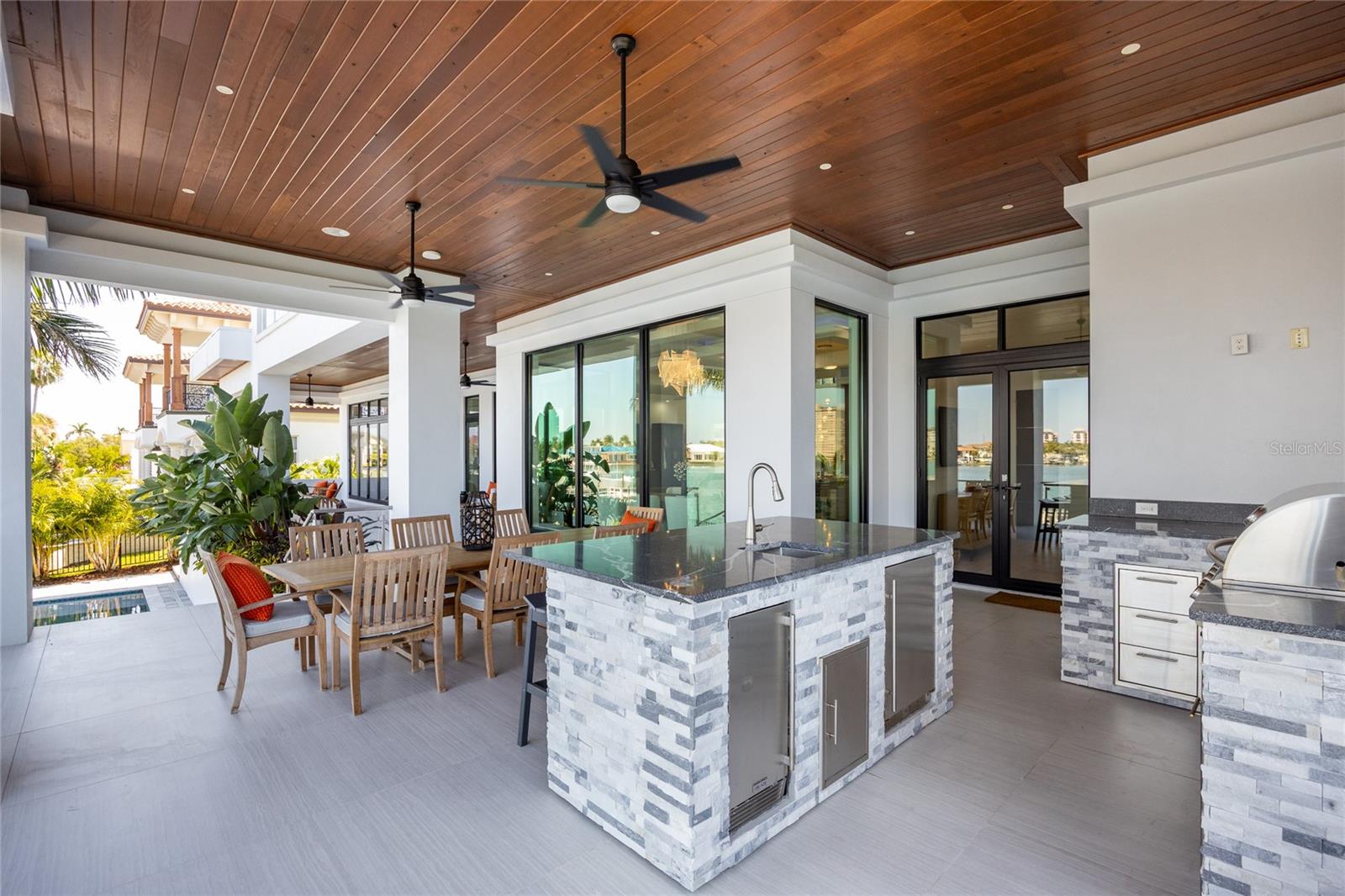 TB8432616 Property Photo