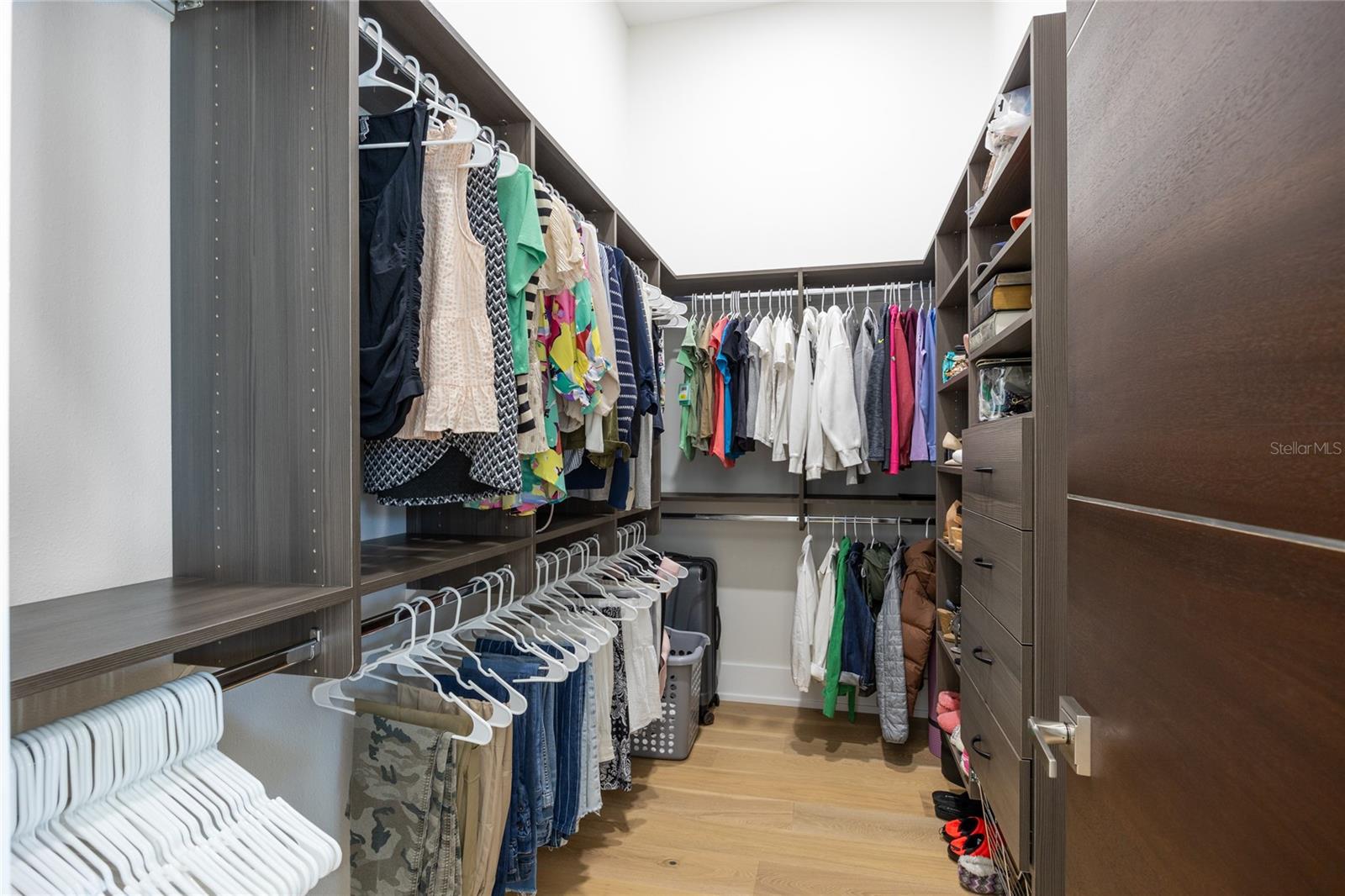 TB8432616 Property Photo