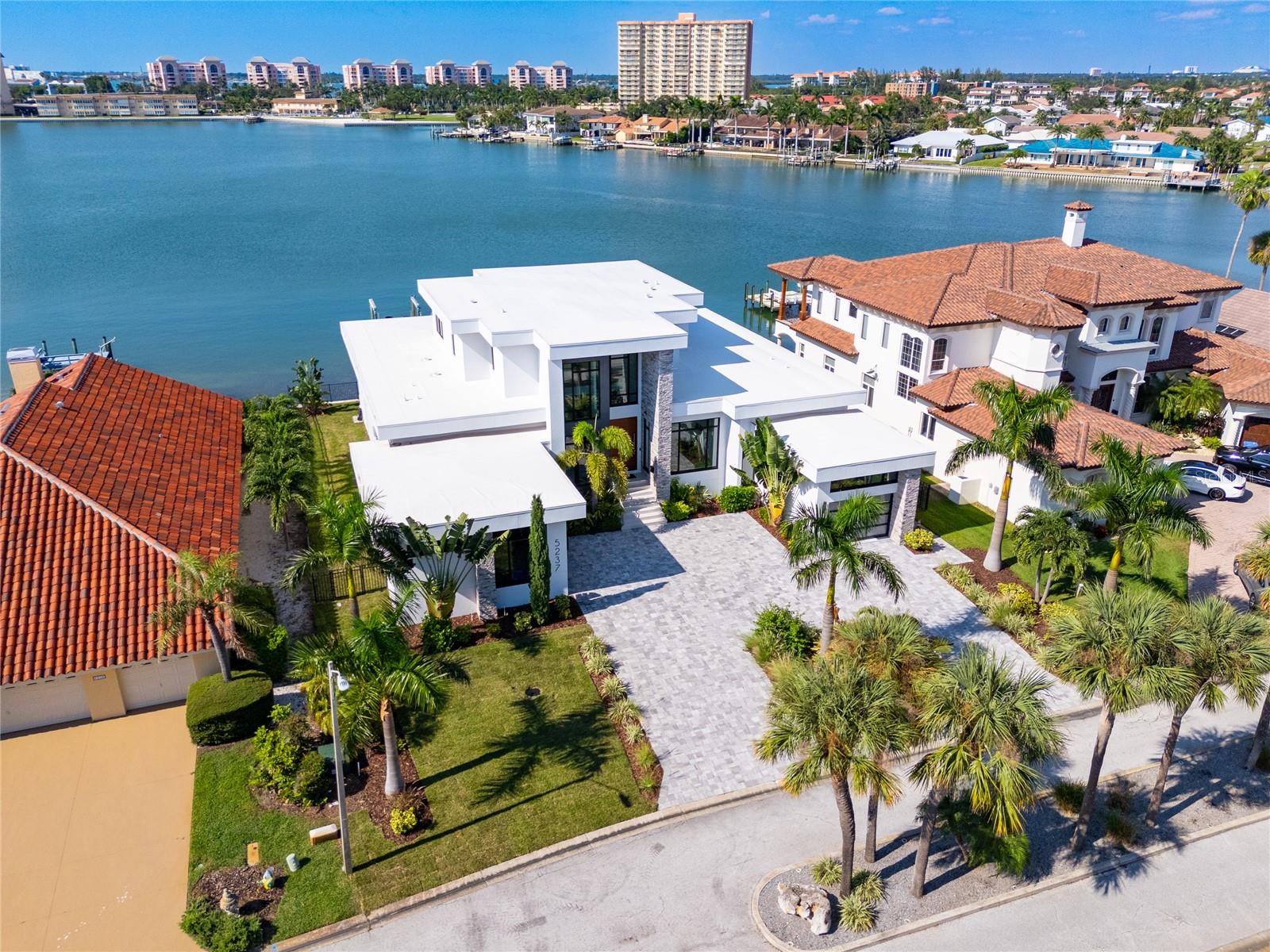 TB8432616 Property Photo