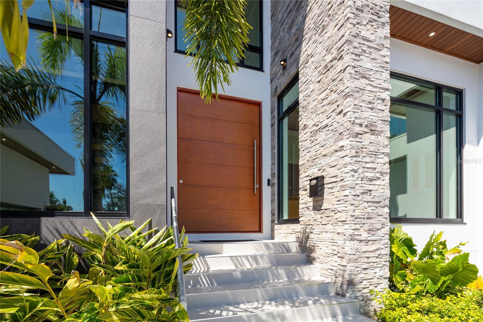 TB8432616 Property Photo