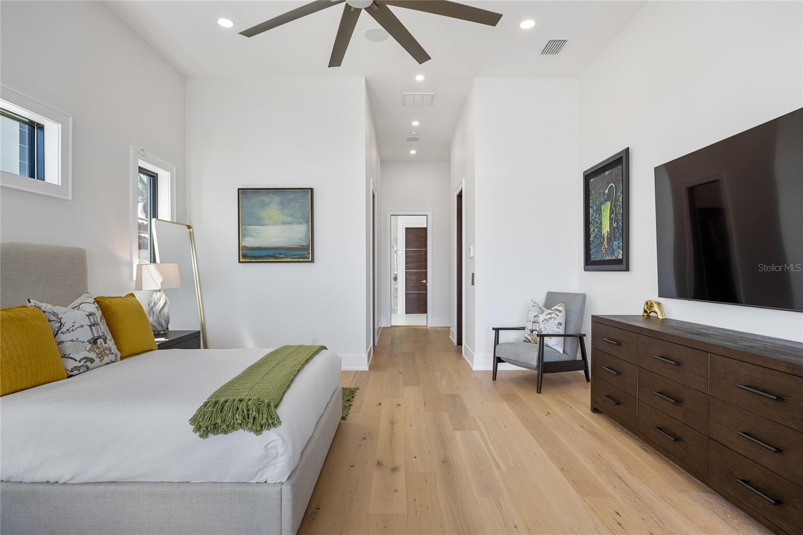 TB8432616 Property Photo