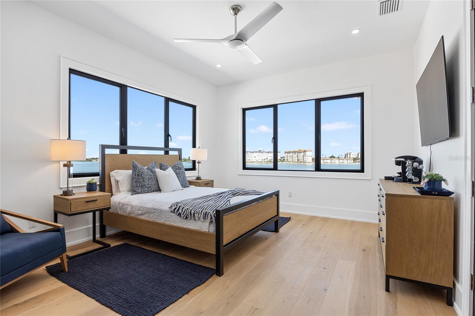 TB8432616 Property Photo