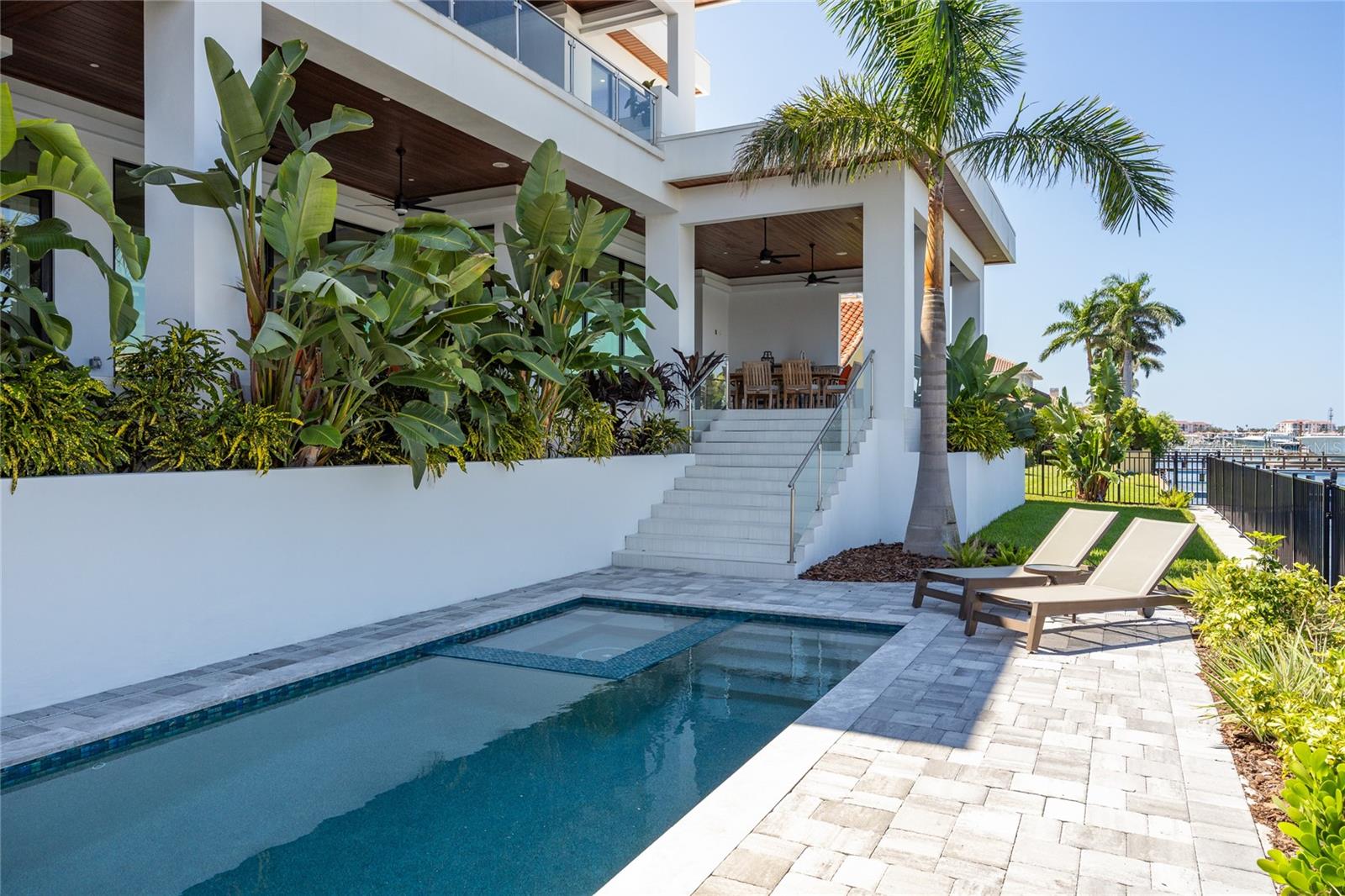 TB8432616 Property Photo