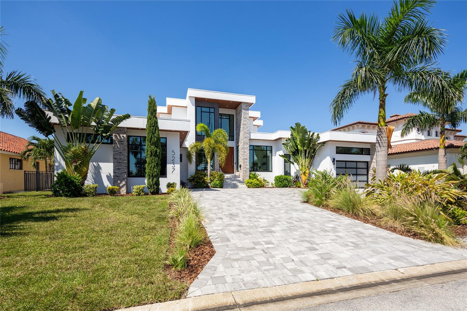 TB8432616 Property Photo