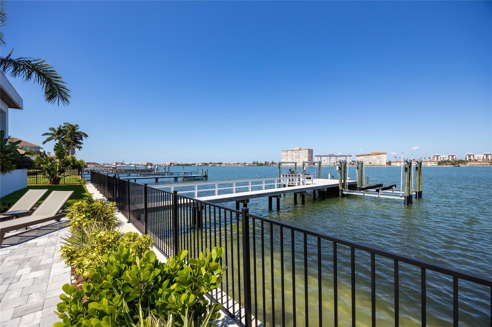 TB8432616 Property Photo