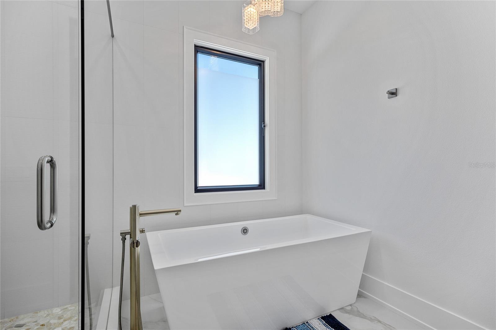 TB8432616 Property Photo