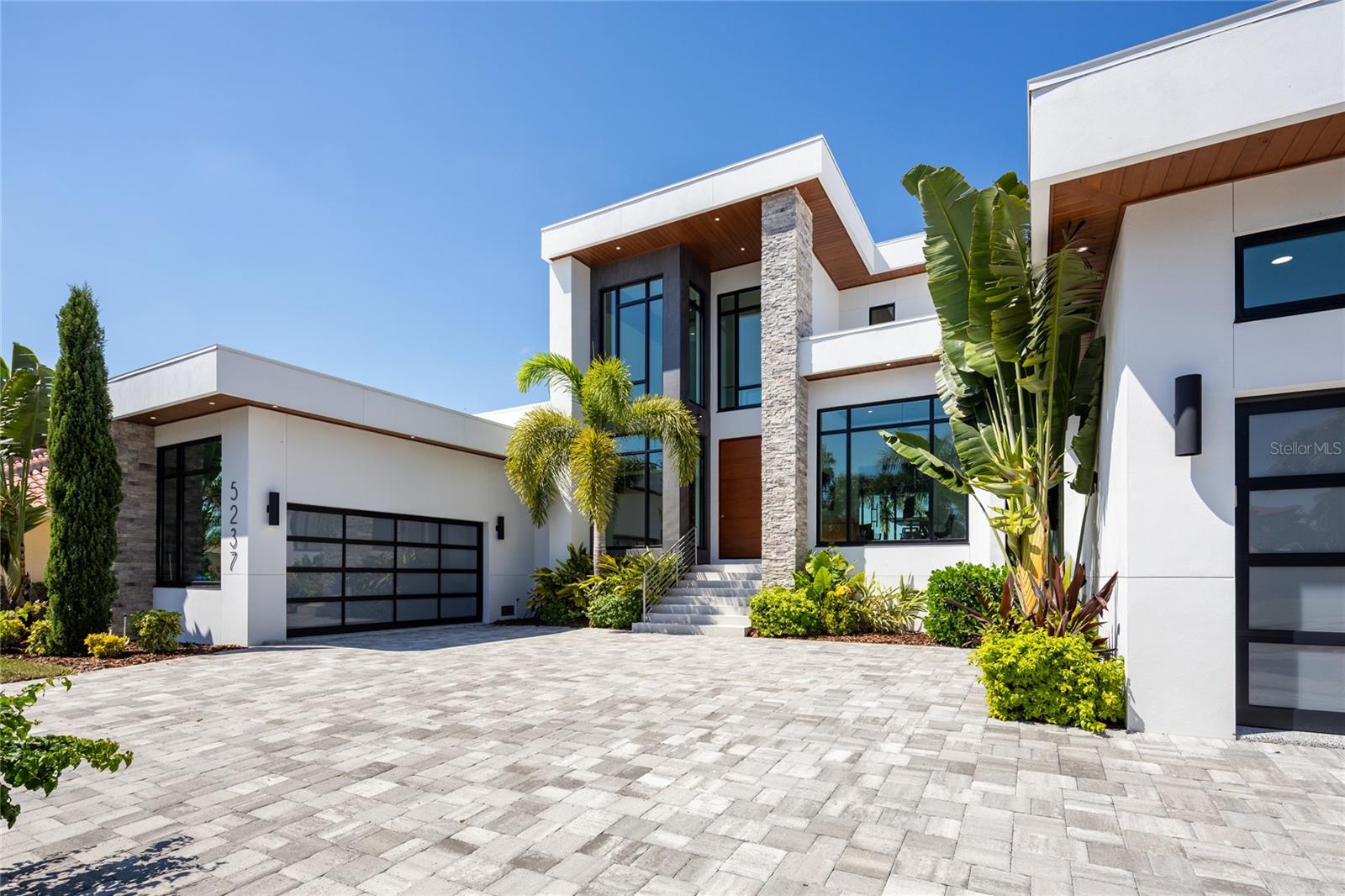 TB8432616 Property Photo