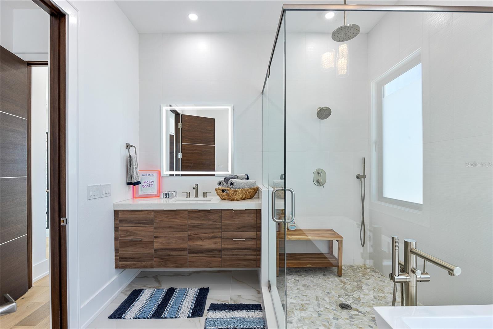 TB8432616 Property Photo