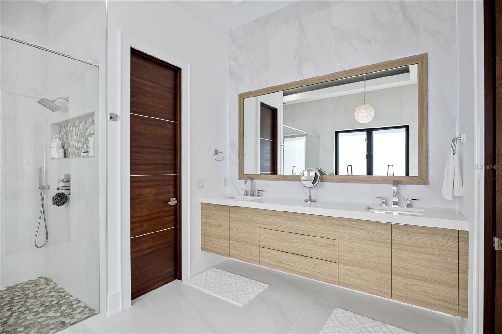 TB8432616 Property Photo