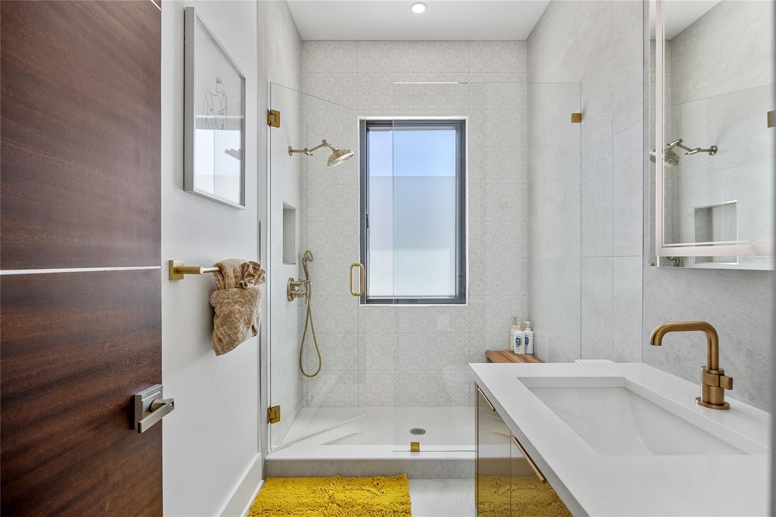 TB8432616 Property Photo