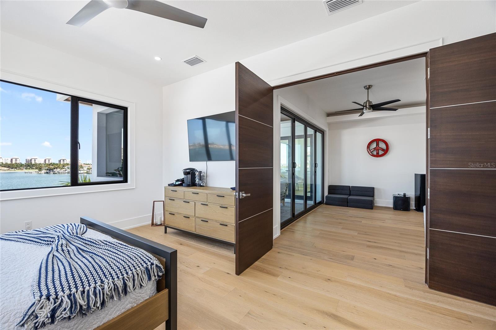 TB8432616 Property Photo