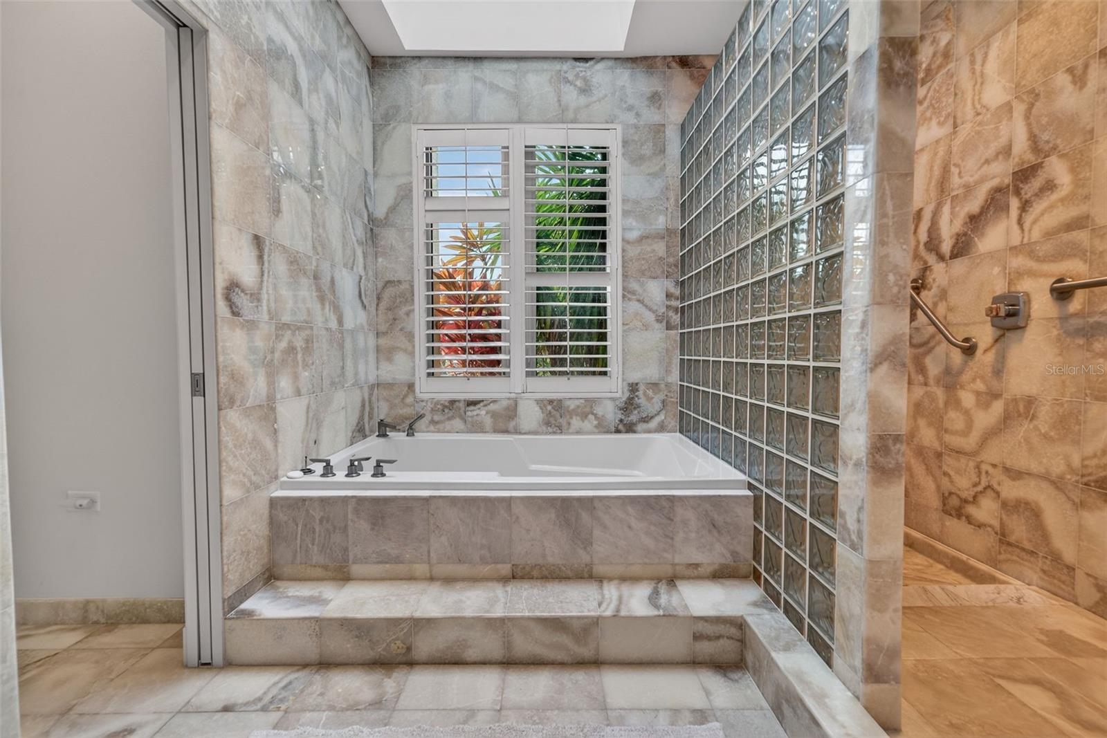 A4666688 Property Photo