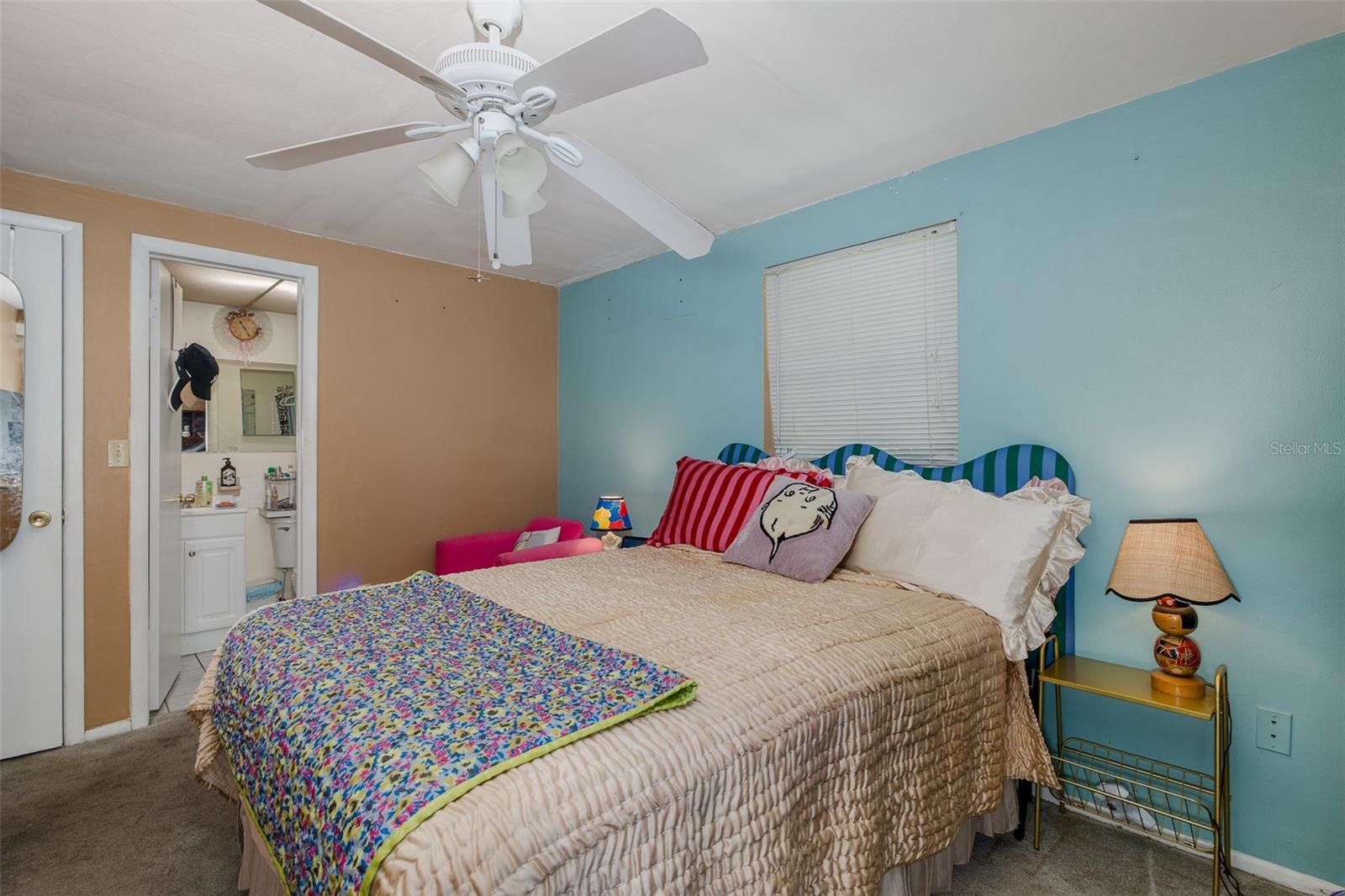 W7879390 Property Photo