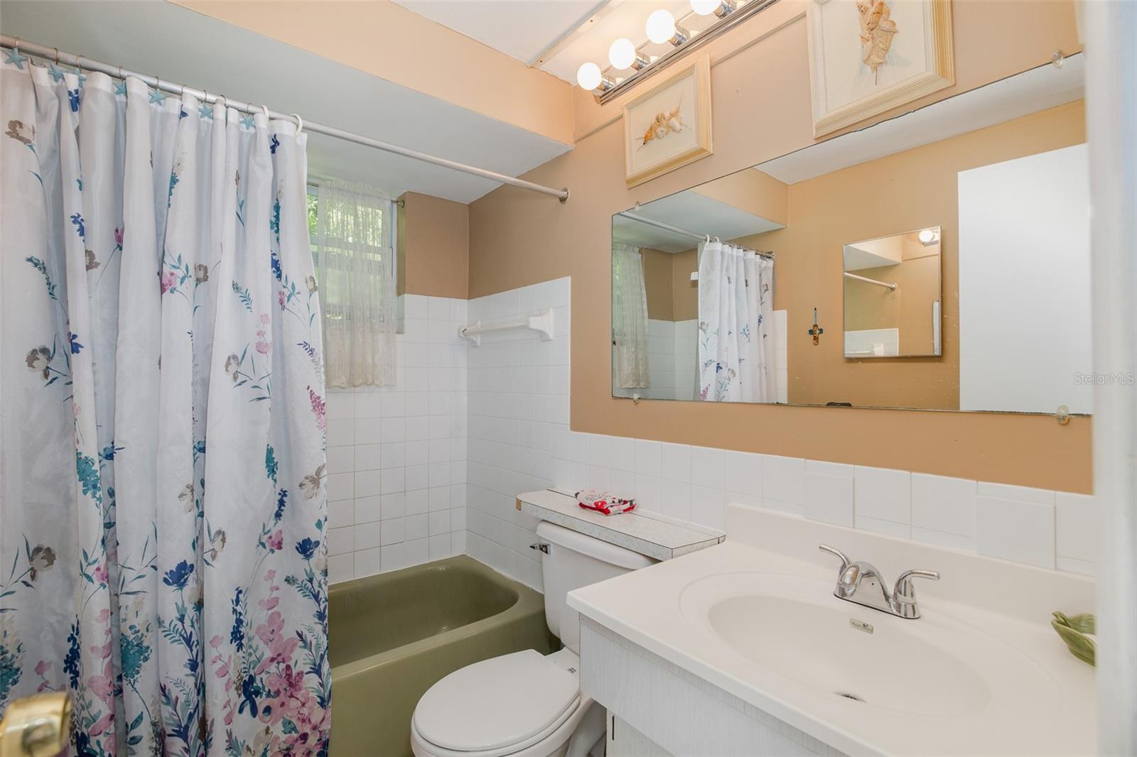 W7879390 Property Photo