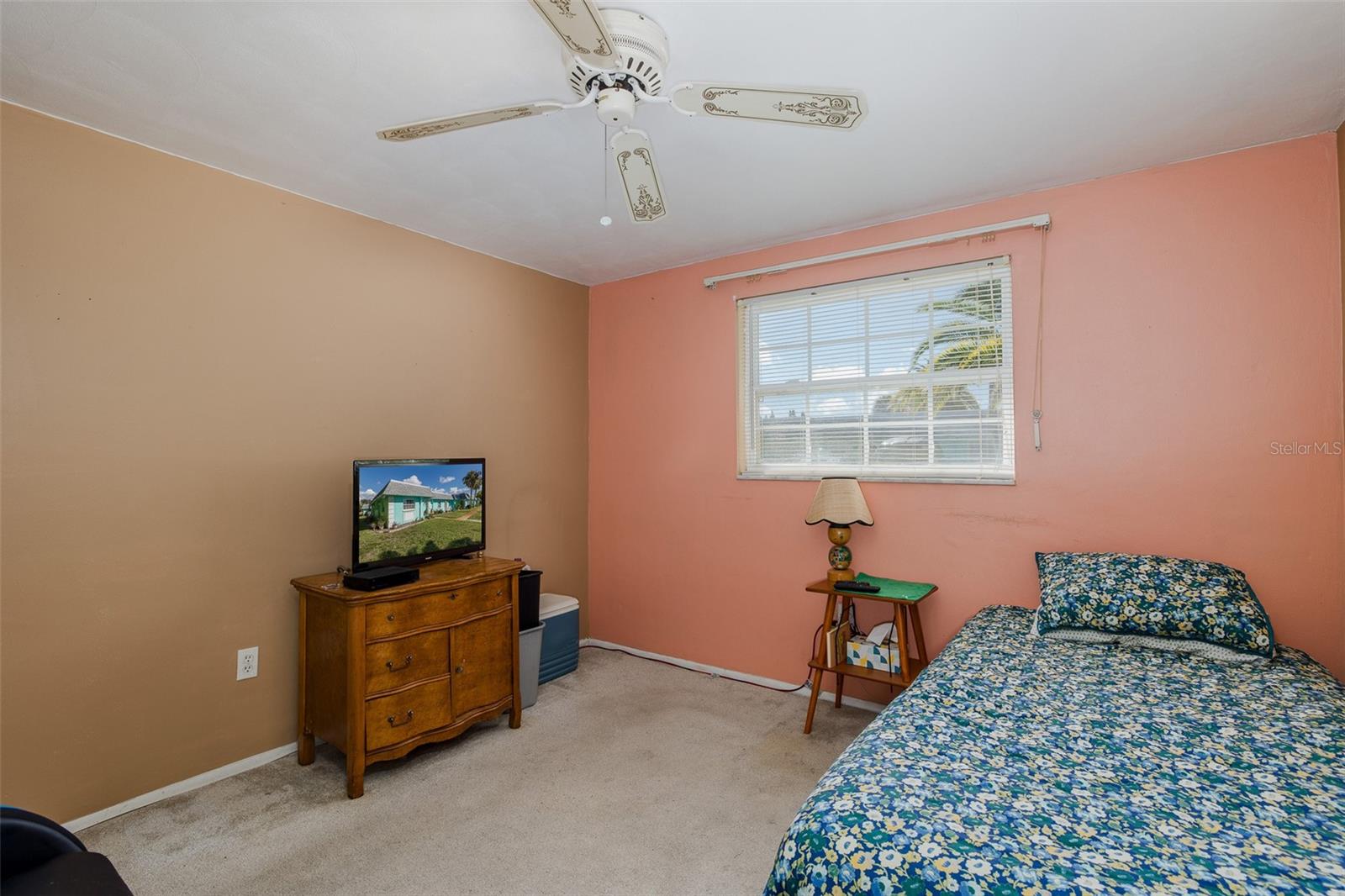 W7879390 Property Photo