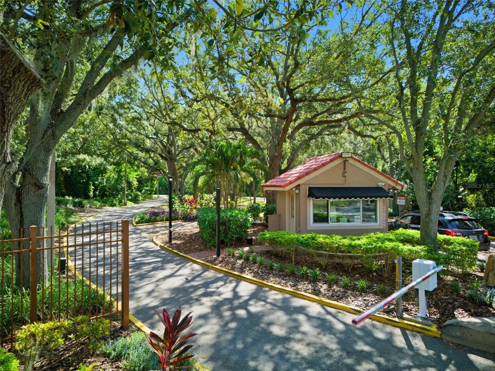 484 AVILA CIR NE, ST PETERSBURG, FL, 33703