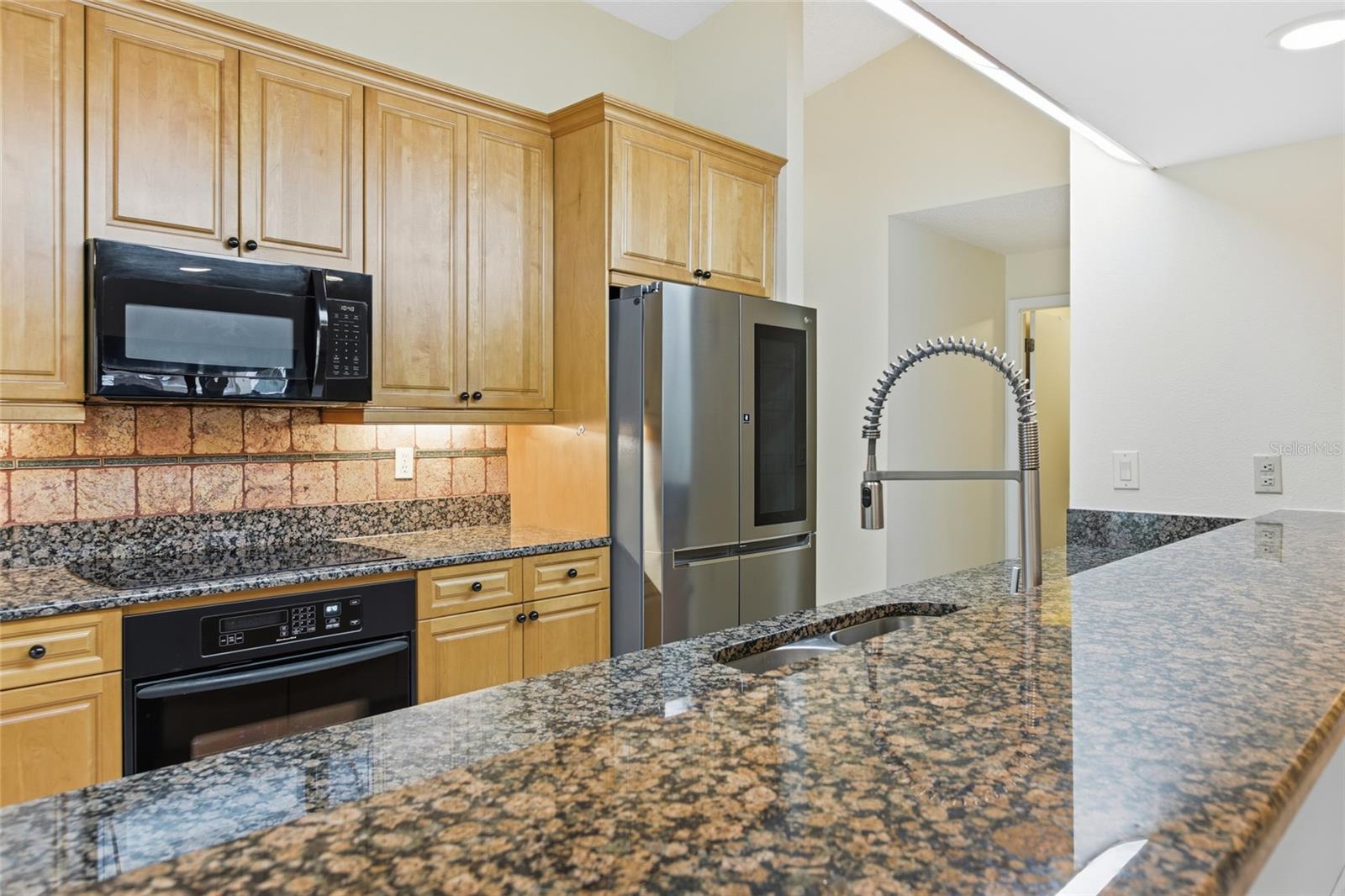 484 AVILA CIR NE, ST PETERSBURG, FL, 33703