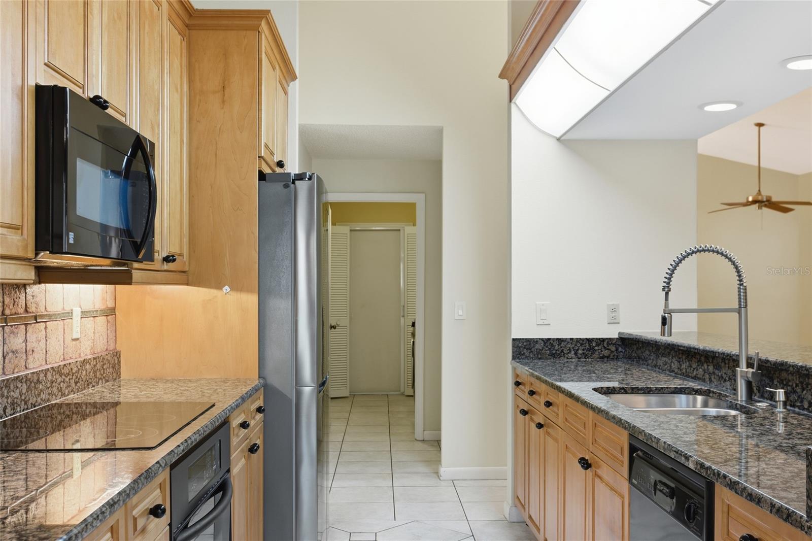 484 AVILA CIR NE, ST PETERSBURG, FL, 33703