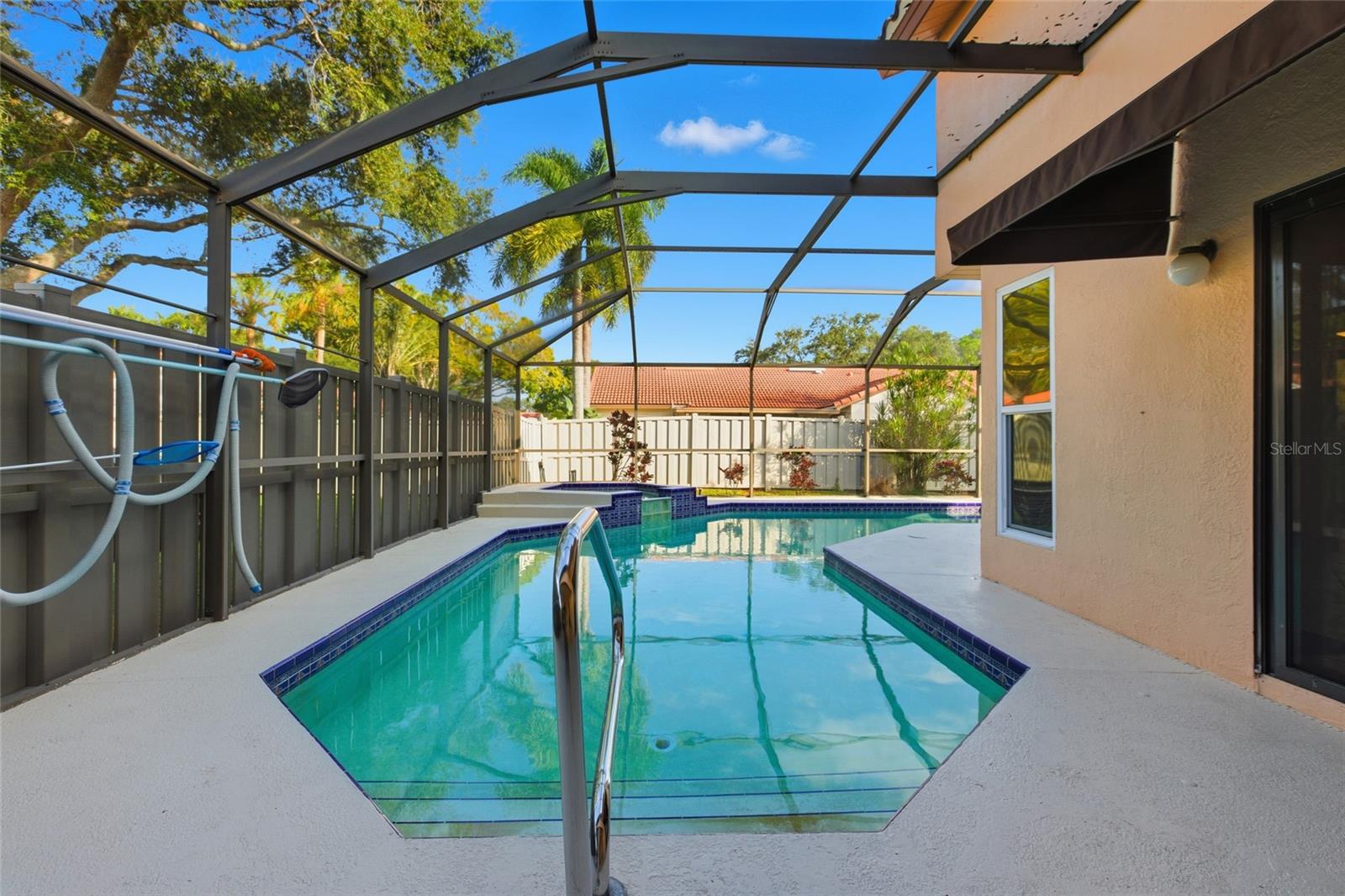 484 AVILA CIR NE, ST PETERSBURG, FL, 33703
