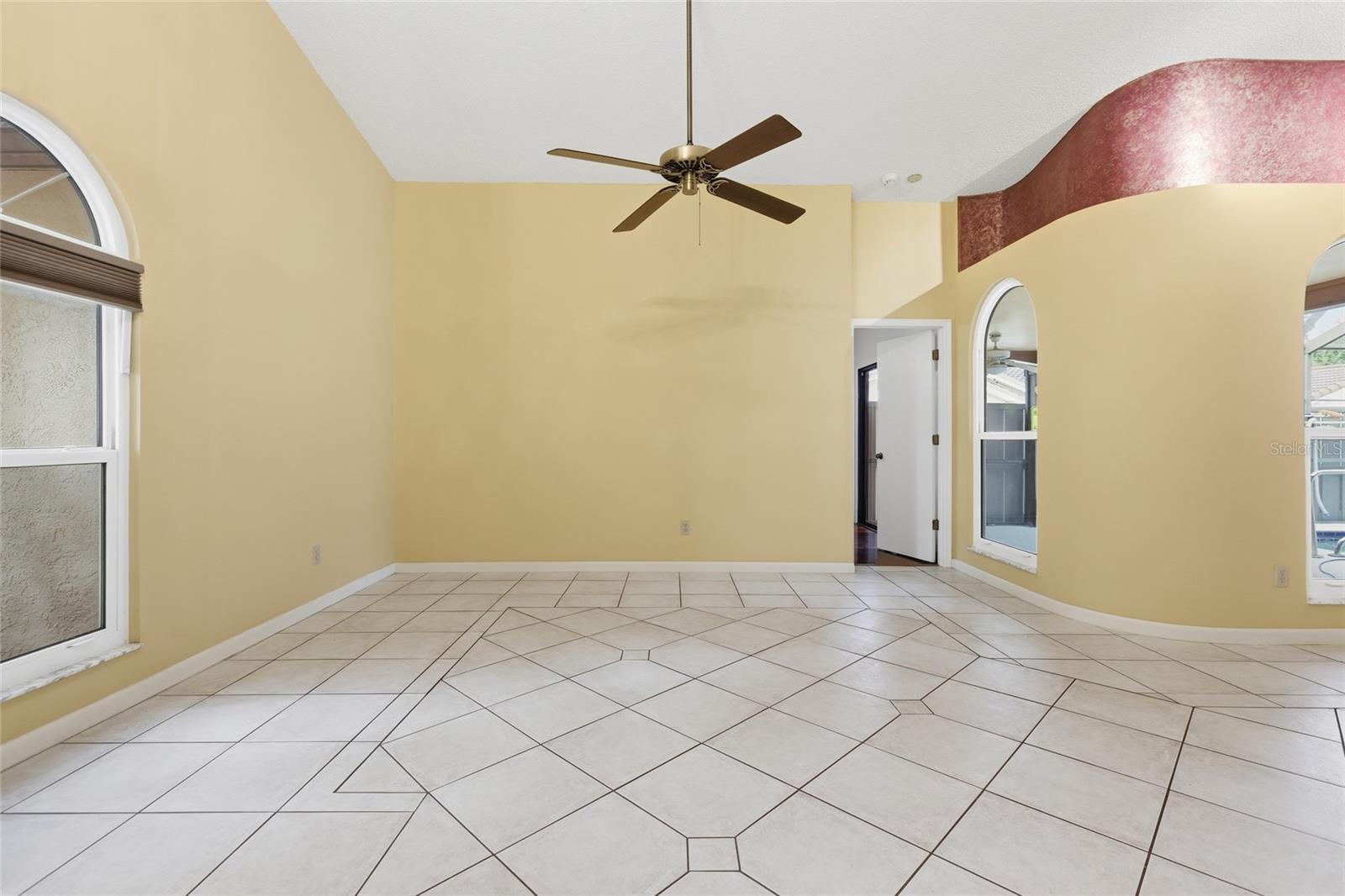 484 AVILA CIR NE, ST PETERSBURG, FL, 33703