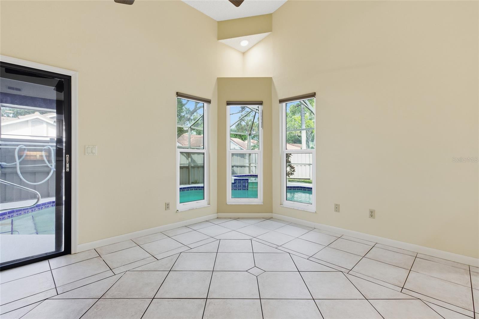 484 AVILA CIR NE, ST PETERSBURG, FL, 33703