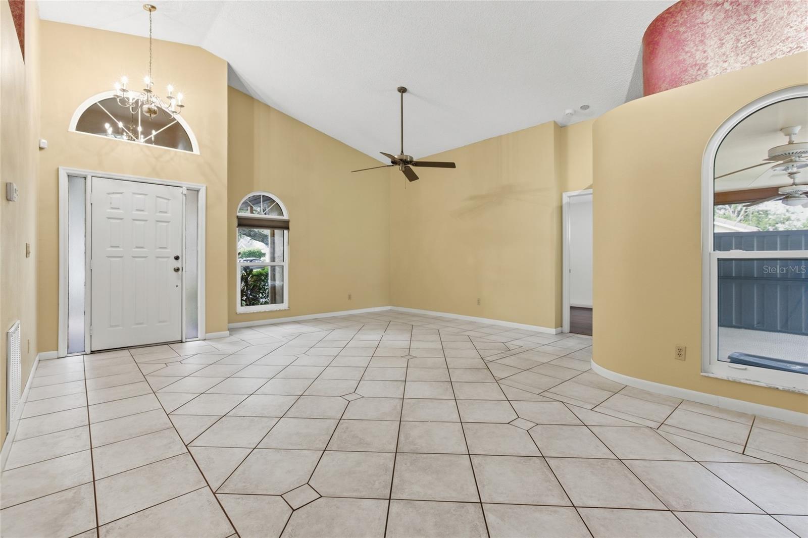 484 AVILA CIR NE, ST PETERSBURG, FL, 33703