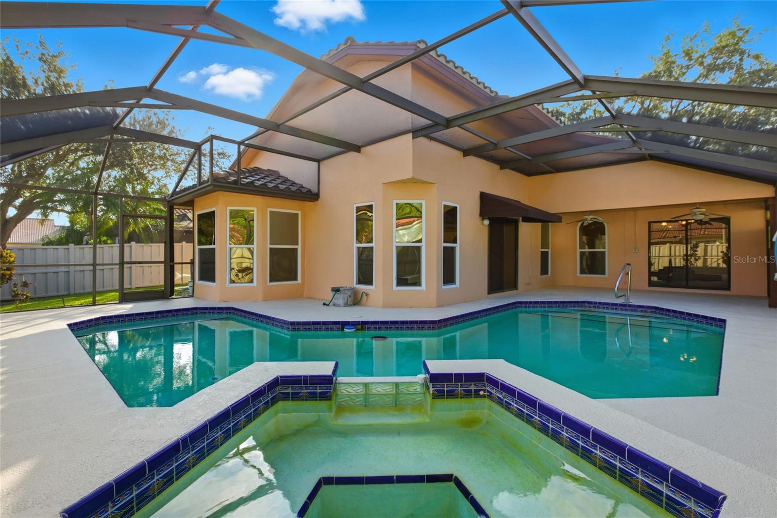 484 AVILA CIR NE, ST PETERSBURG, FL, 33703