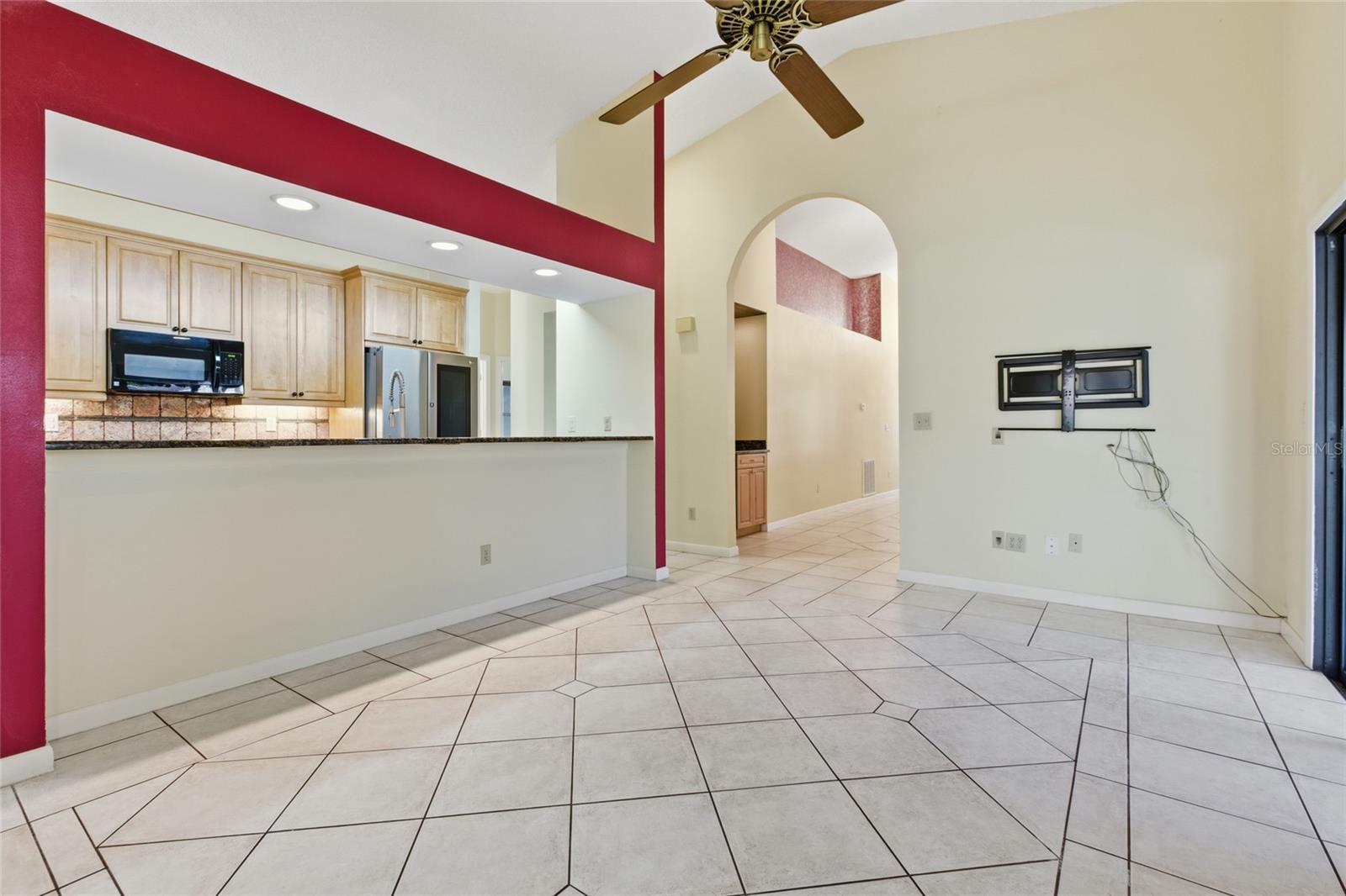 484 AVILA CIR NE, ST PETERSBURG, FL, 33703