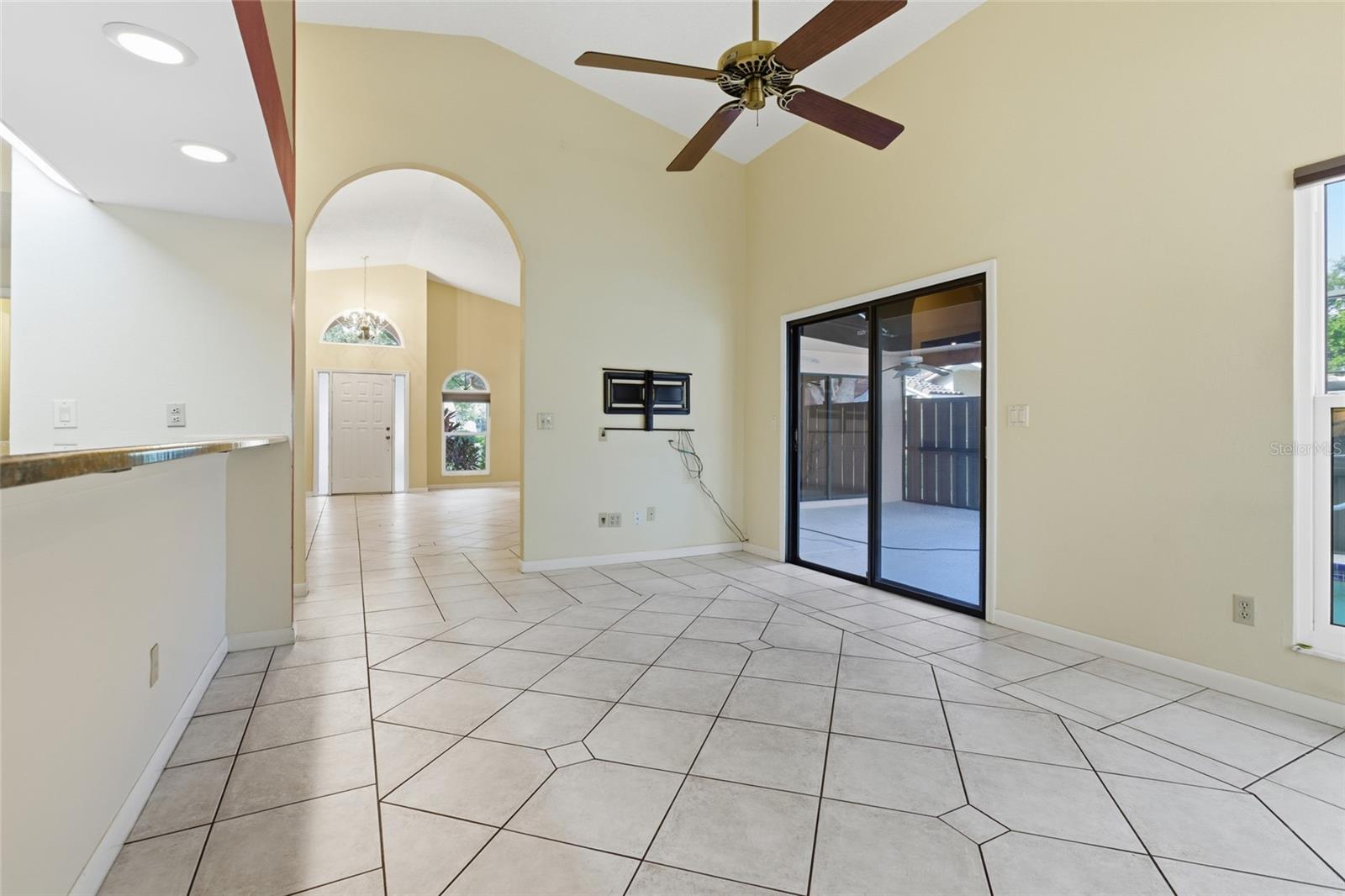 484 AVILA CIR NE, ST PETERSBURG, FL, 33703