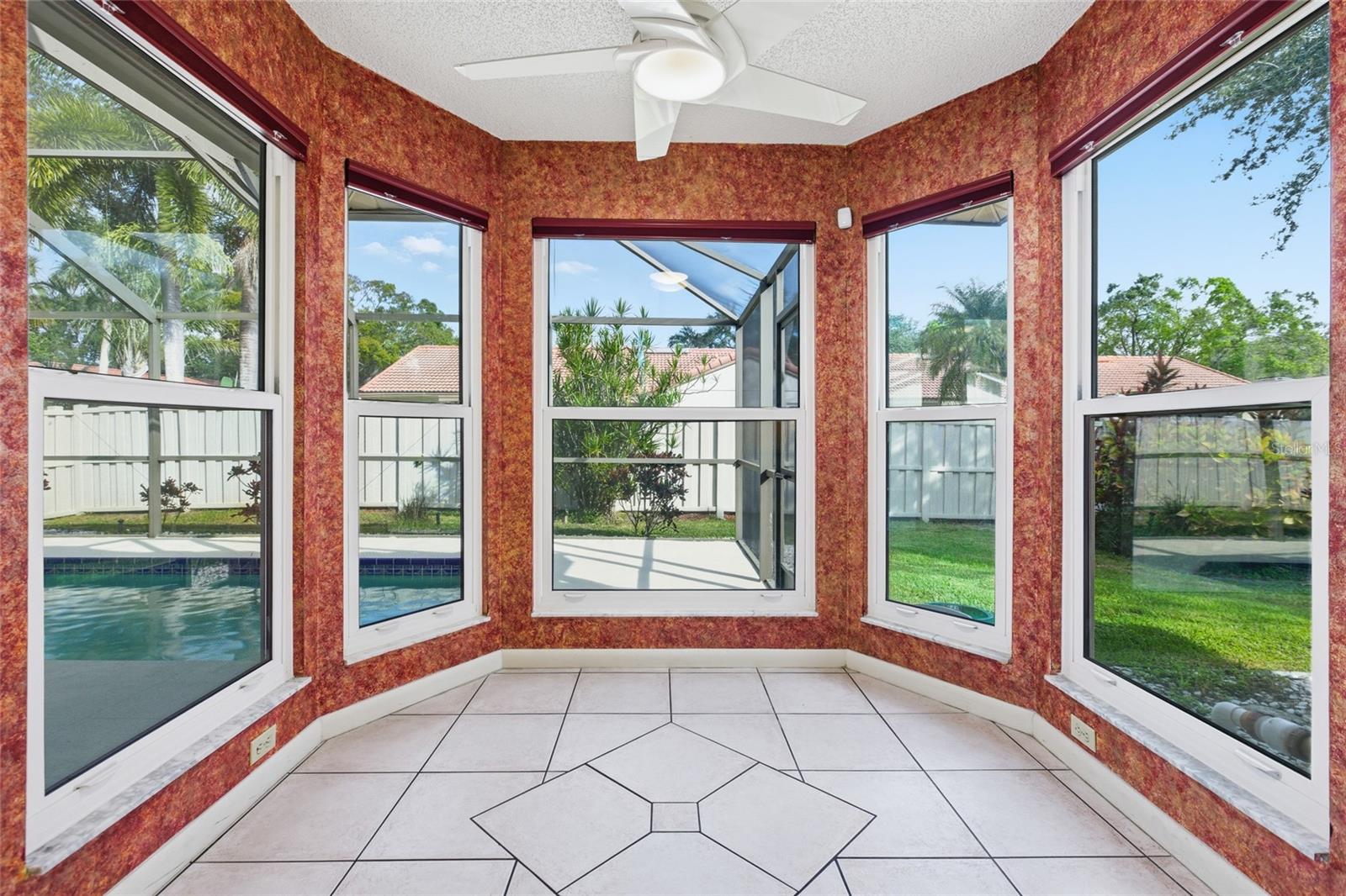484 AVILA CIR NE, ST PETERSBURG, FL, 33703