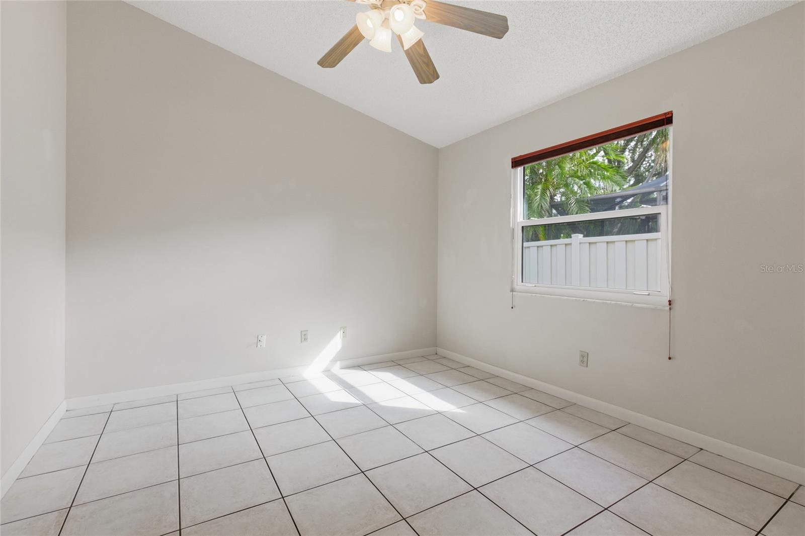 484 AVILA CIR NE, ST PETERSBURG, FL, 33703